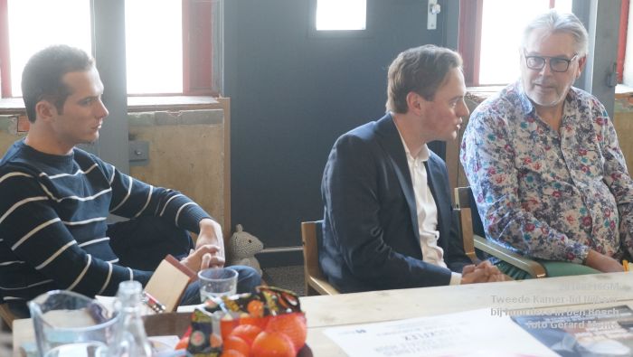 DSC05828- Tweede Kamer-lid Nijboer op bezoek bij huurders in Den Bosch - 16feb2018 - foto GerardMontE web DSC05828- Tweede Kamer-lid Nijboer op bezoek bij huurders in Den Bosch - 16feb2018 - foto GerardMontE web