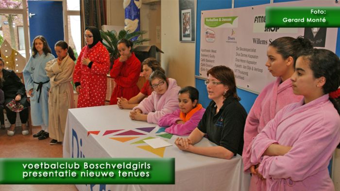 montE1455- boschveldgirls-  web 2009
