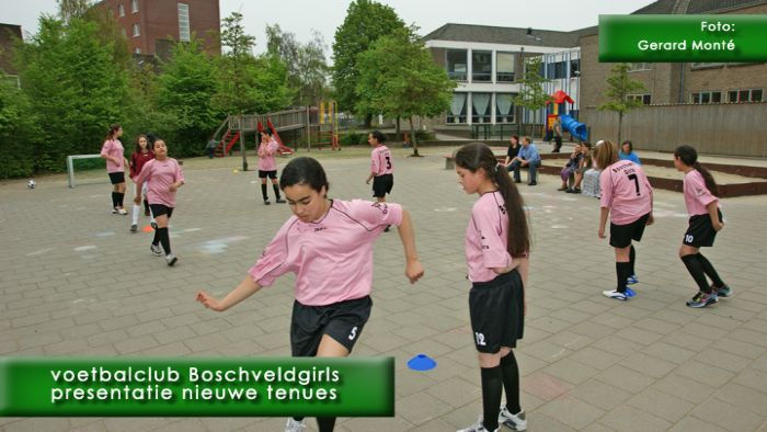 montE1461- boschveldgirls-  web 2009