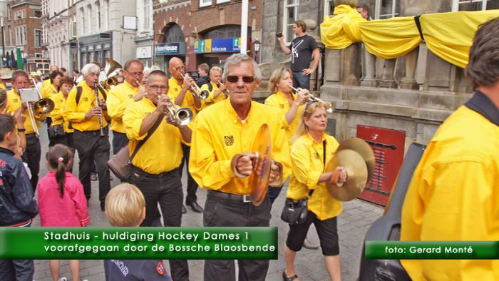 0montE9033- hockey dames1 stadhuis-  web 2011