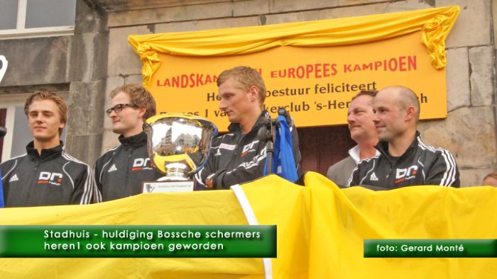 0montE9037- hockey dames1 stadhuis-  web 2011
