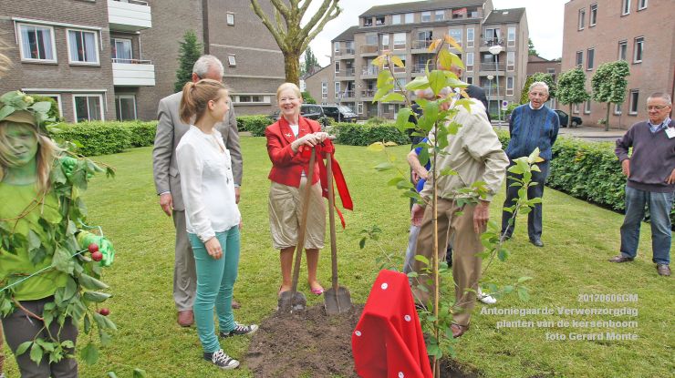 DSC08597-  Antoniegaarde verwenzorgdag kersenboom - foto GerardMontE - web