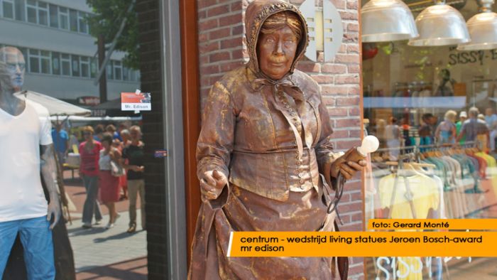 montE17915- living statues
