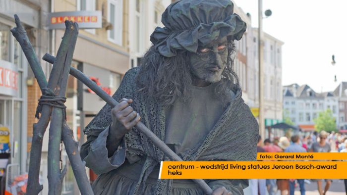 montE17922- living statues