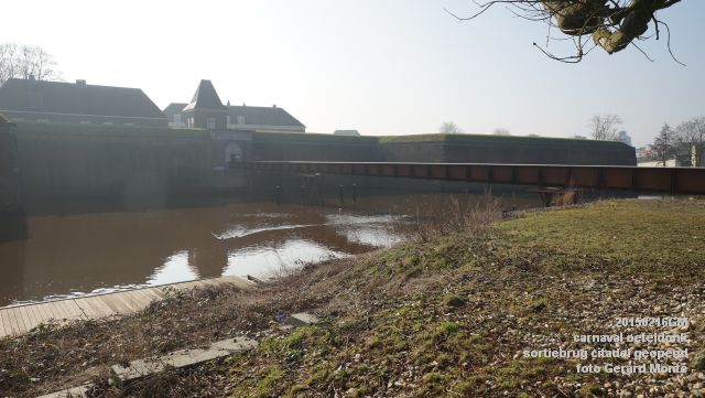 DSC09713-  carnaval oeteldonk sortiebrug citadel geopend- 16feb2015 - foto GerardMontE web