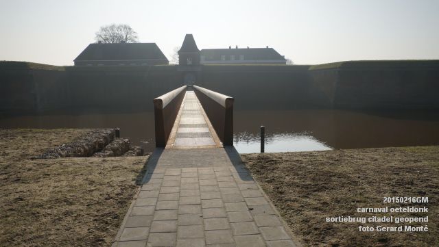 DSC09714-  carnaval oeteldonk sortiebrug citadel geopend- 16feb2015 - foto GerardMontE web