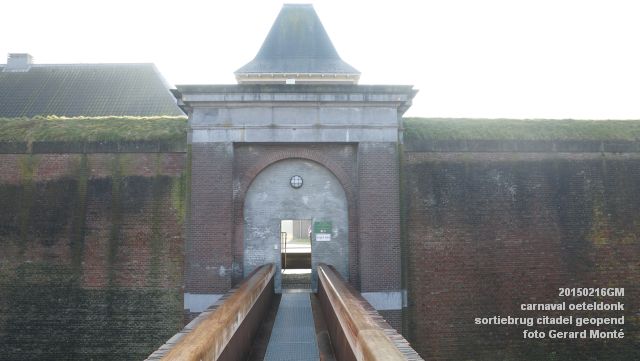 DSC09717-  carnaval oeteldonk sortiebrug citadel geopend- 16feb2015 - foto GerardMontE web