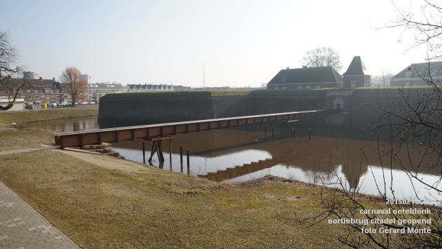 DSC09731-  carnaval oeteldonk sortiebrug citadel geopend- 16feb2015 - foto GerardMontE web