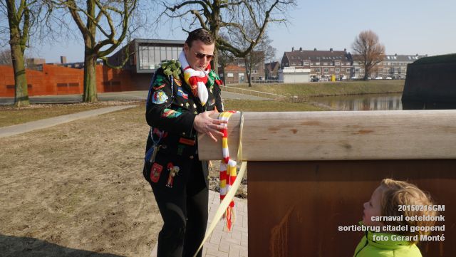 DSC09735-  carnaval oeteldonk sortiebrug citadel geopend- 16feb2015 - foto GerardMontE web