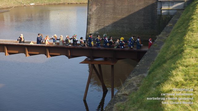 DSC09768-  carnaval oeteldonk sortiebrug citadel geopend- 16feb2015 - foto GerardMontE web