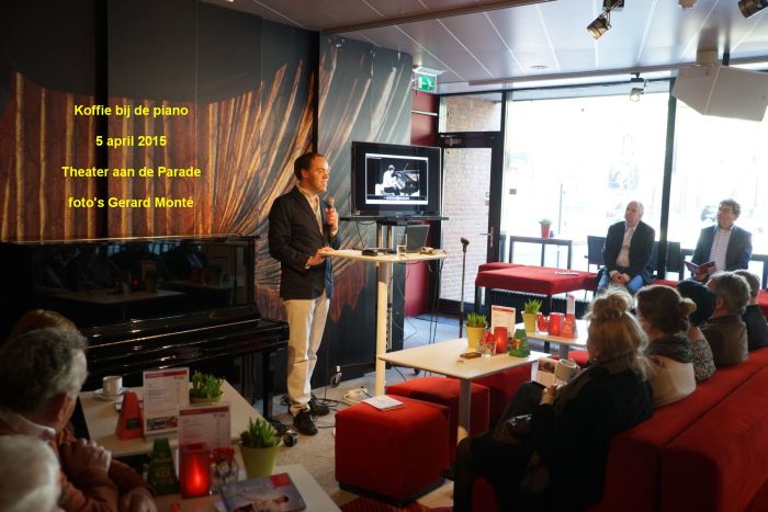 DSC07995- koffie bij de piano ThadP - 5apr2015 -  foto GerardMontE web
