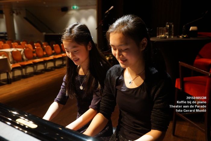 DSC08019- koffie bij de piano ThadP - 5apr2015 -  foto GerardMontE web