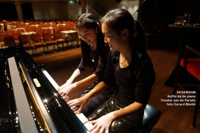 DSC08023- koffie bij de piano ThadP - 5apr2015 -  foto GerardMontE web