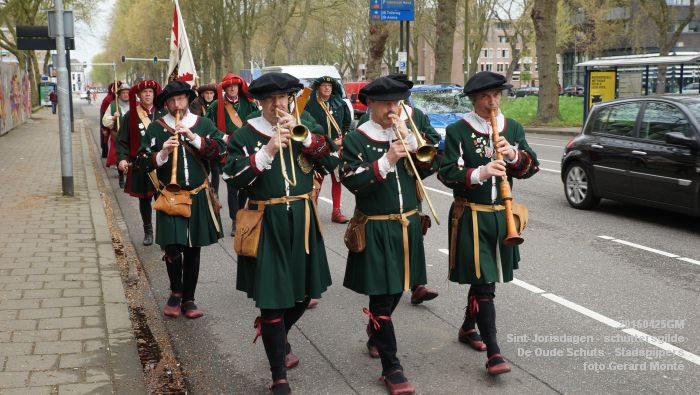 DSC03362- Sint-Jorisdagen schuttersgilde De Oude Schuts - Stadspijpers - 25apr2015 - foto GerardMontE web