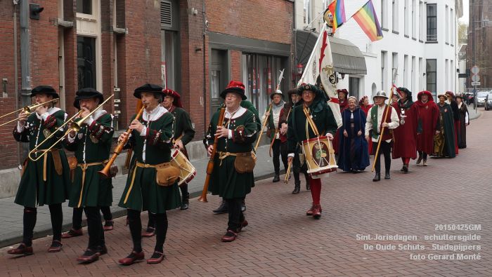 DSC03378- Sint-Jorisdagen schuttersgilde De Oude Schuts - Stadspijpers - 25apr2015 - foto GerardMontE web