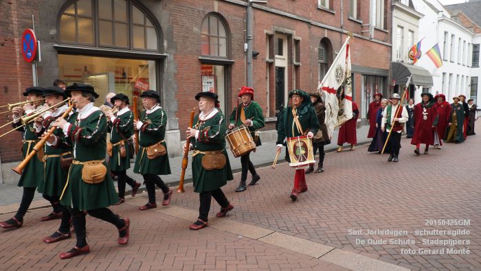 DSC03379- Sint-Jorisdagen schuttersgilde De Oude Schuts - Stadspijpers - 25apr2015 - foto GerardMontE web