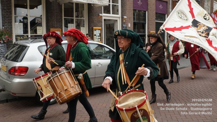 DSC03382- Sint-Jorisdagen schuttersgilde De Oude Schuts - Stadspijpers - 25apr2015 - foto GerardMontE web