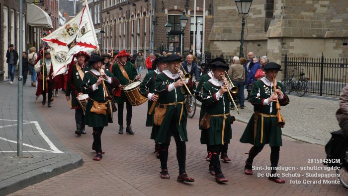 DSC03464- Sint-Jorisdagen schuttersgilde De Oude Schuts - Stadspijpers - 25apr2015 - foto GerardMontE web