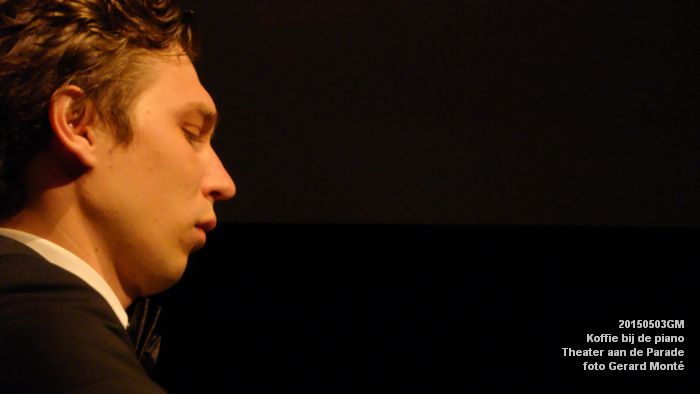 cDSC04465cDSC08104- Koffie bij de piano ThadP - 3mei2015 -  foto GerardMontE web