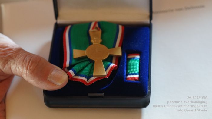 eDSC06868- postume overhandiging toegekend Nieuw Guinea-herinneringskruis  - 2mei2015 -  foto GerardMontE web