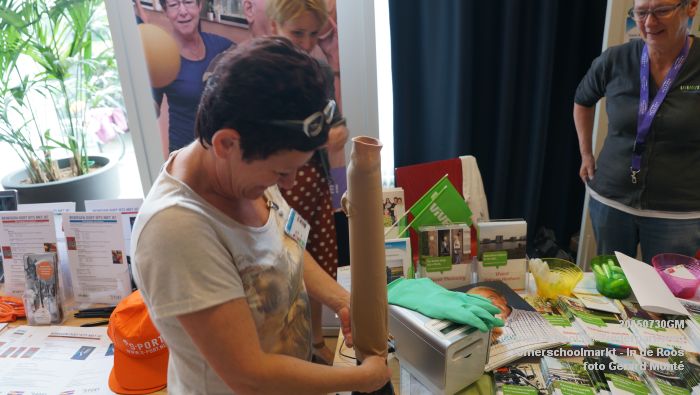 eDSC00843-DSC00864- Zomerschool55+ Zuiderparkweg zomerschoolmarkt - In de Roos - 30juli2015 - foto GerardMontE web