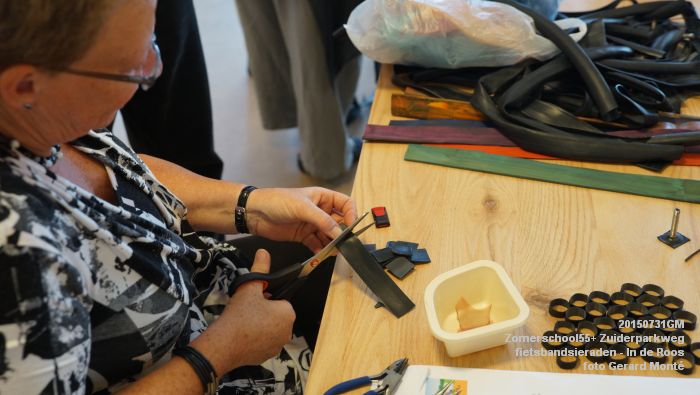 fDSC00896- Zomerschool55+ Zuiderparkweg fietsbandsieraden - In de Roos - 31juli2015 - foto GerardMontE web