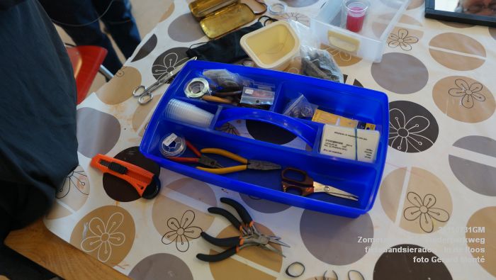 fDSC00905- Zomerschool55+ Zuiderparkweg fietsbandsieraden - In de Roos - 31juli2015 - foto GerardMontE web