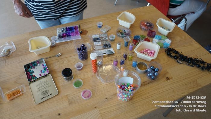 fDSC00911- Zomerschool55+ Zuiderparkweg fietsbandsieraden - In de Roos - 31juli2015 - foto GerardMontE web