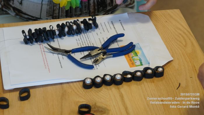 fDSC00919- Zomerschool55+ Zuiderparkweg fietsbandsieraden - In de Roos - 31juli2015 - foto GerardMontE web