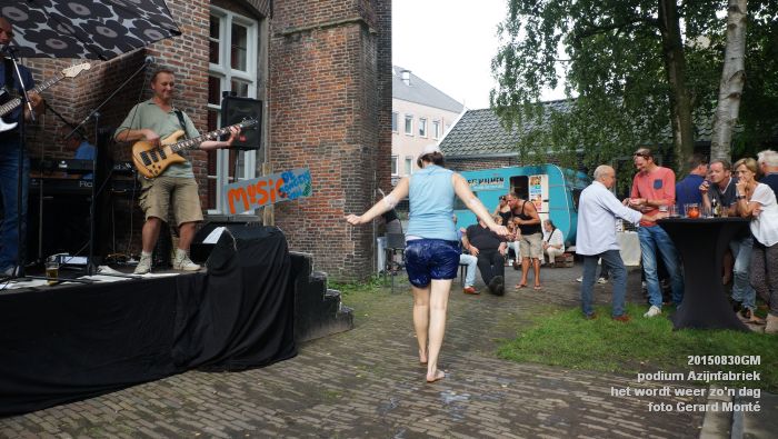 DSC05391- Het wordt weer zon dag - podium Azijnfabriek - 30aug2015 - foto GerardMontE web