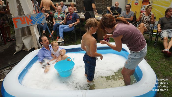 DSC05409- Het wordt weer zon dag - podium Azijnfabriek - 30aug2015 - foto GerardMontE web