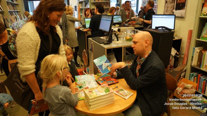 DSC05001- boekhandel Heinen kinderboekenweek Jozua Douglas - 10okt2015 - foto GerardMontE web