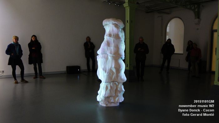 aDSC03526- november music -  installatie WIIfabriek - Dyane Donck Cocon - 1nov2015 - foto GerardMontE web