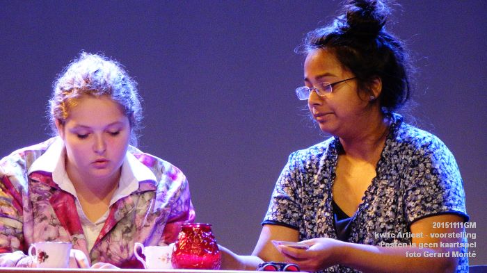 DSC03981- Kw1c Artiest - Pesten is geen kaartspel - voorstelling - 11nov2015 - foto GerardMontE web