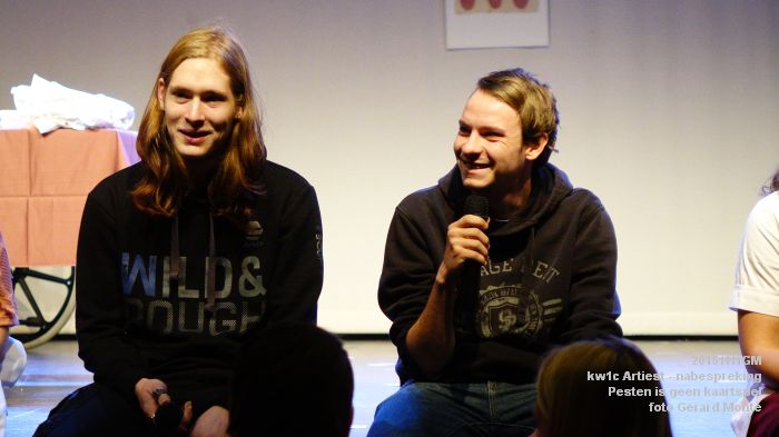 DSC04054- Kw1c Artiest - Pesten is geen kaartspel - nabespreking - 11nov2015 - foto GerardMontE web