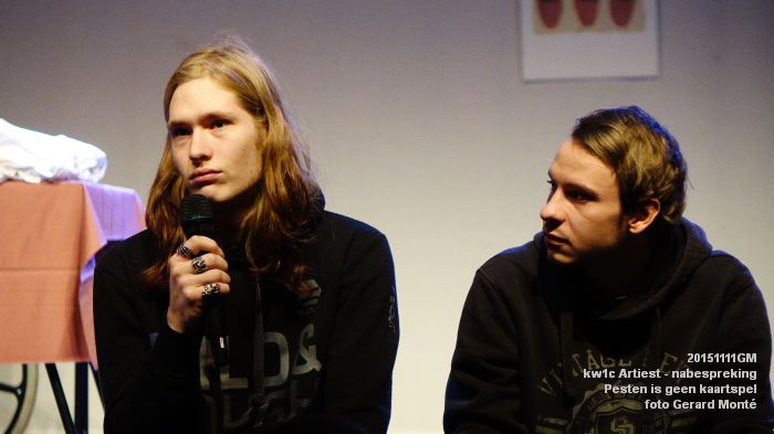 DSC04059- Kw1c Artiest - Pesten is geen kaartspel - nabespreking - 11nov2015 - foto GerardMontE web