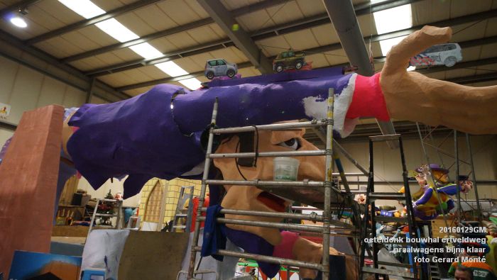 DSC02409- oeteldonk bouwhal praalwagens bijna klaar - 29jan2016 - foto GerardMontE web
