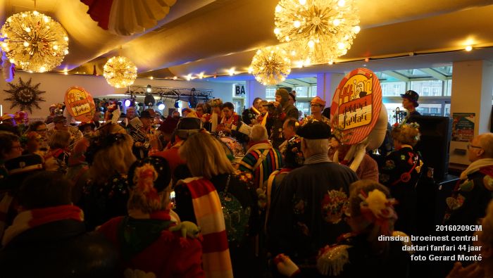 DSC04418- carnaval Oeteldonk - dinsdag central daktari fanfari 44 jaar - 9feb2016 - foto GerardMontE web