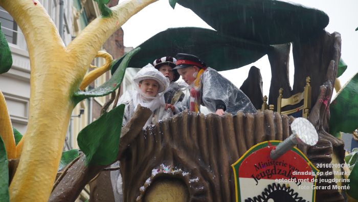 DSC04431- carnaval Oeteldonk - dinsdag jeugdoptocht met de jeugdprins - 9feb2016 - foto GerardMontE web