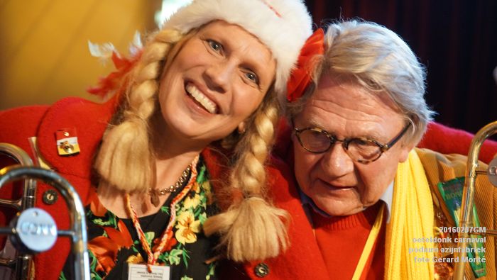 DSC04016- oeteldonk carnaval podium azijnfabriek - 7feb2016 - foto GerardMontE web
