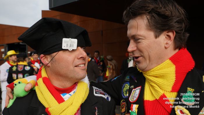 DSC04118- carnaval oeteldonk - sortiebrug diploma brugwachter - 8feb2016 - foto GerardMontE db