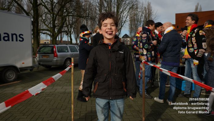 DSC04125- carnaval oeteldonk - sortiebrug diploma brugwachter - 8feb2016 - foto GerardMontE db