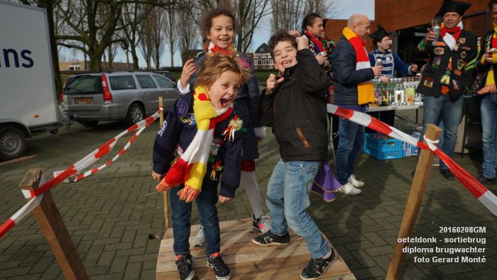 DSC04127- carnaval oeteldonk - sortiebrug diploma brugwachter - 8feb2016 - foto GerardMontE db