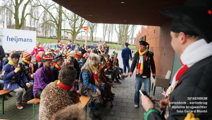 DSC04129- carnaval oeteldonk - sortiebrug diploma brugwachter - 8feb2016 - foto GerardMontE db