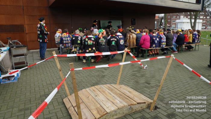 DSC04136- carnaval oeteldonk - sortiebrug diploma brugwachter - 8feb2016 - foto GerardMontE db