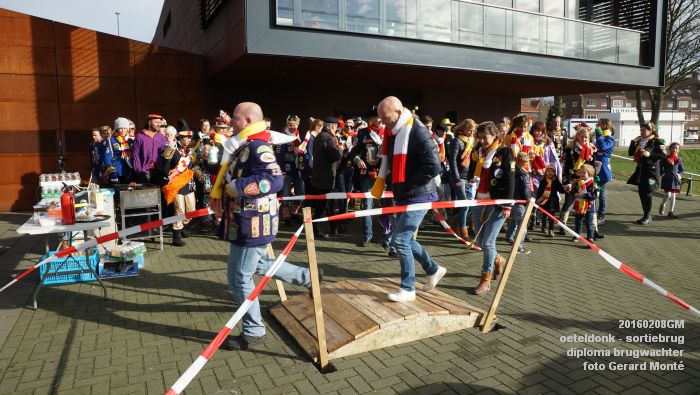 DSC04142- carnaval oeteldonk - sortiebrug diploma brugwachter - 8feb2016 - foto GerardMontE db