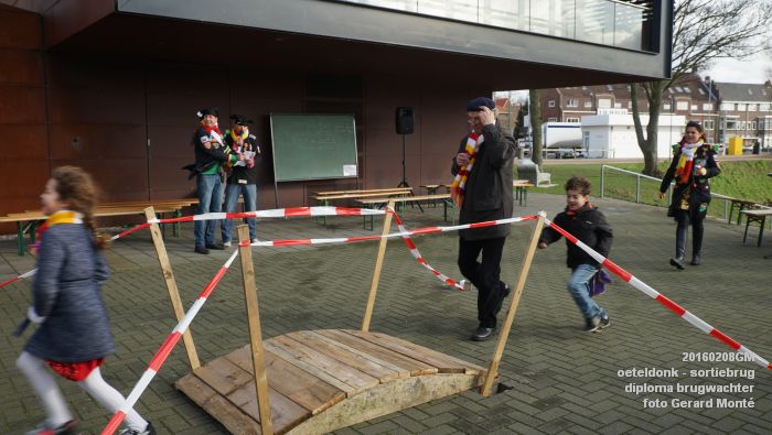 DSC04147- carnaval oeteldonk - sortiebrug diploma brugwachter - 8feb2016 - foto GerardMontE db