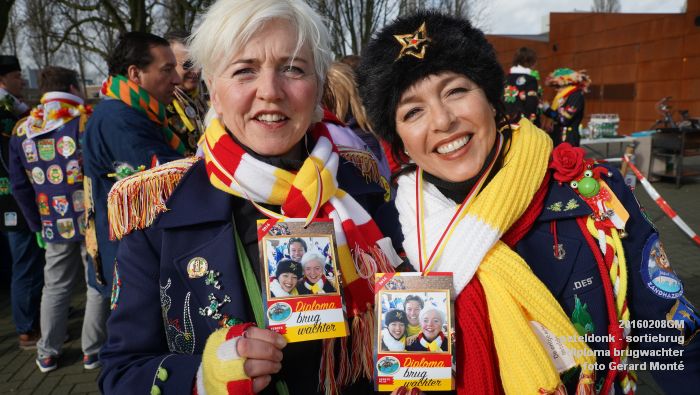DSC04164- carnaval oeteldonk - sortiebrug diploma brugwachter - 8feb2016 - foto GerardMontE db