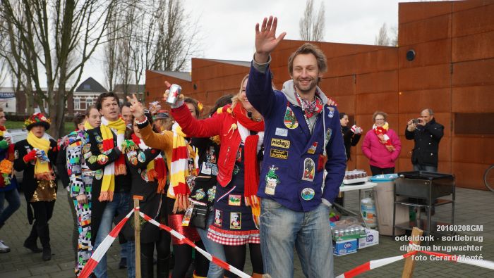 DSC04174- carnaval oeteldonk - sortiebrug diploma brugwachter - 8feb2016 - foto GerardMontE db
