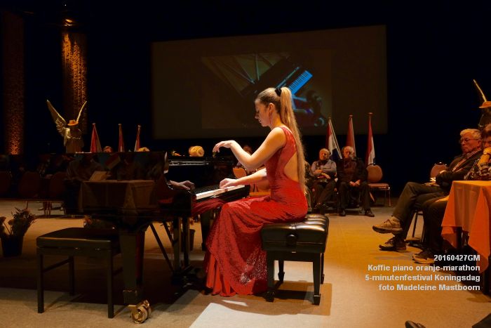DSCF9863- Koffie piano Koningsdag oranje-marathon en het 5-minutenfestival - 27april2016 - foto Madeleine Mastboom web